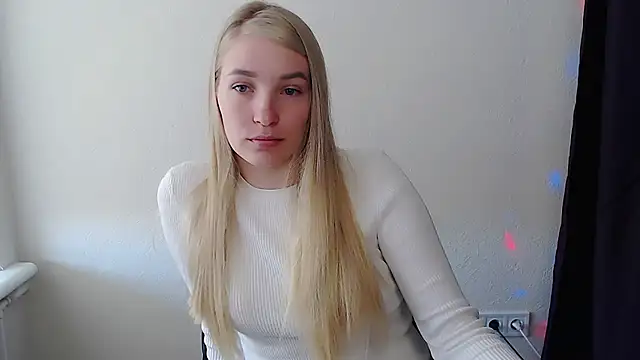 Snapshot of Queen_ofLove chatting on 04-15-26, 07:59 Queen ofLove online show from 04-15-26, 07:59