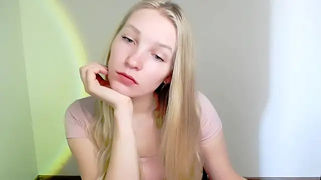 Snapshot of Queen_ofLove chatting on 04-16-26, 08:04 Queen ofLove online show from 04-16-26, 08:04