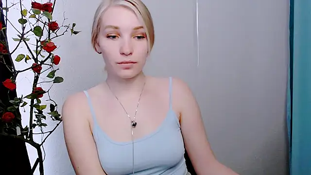 Snapshot of Queen_ofLove chatting on 04-17-26, 01:36 Queen ofLove online show from 04-17-26, 01:36