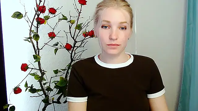 Snapshot of Queen_ofLove chatting on 04-29-26, 01:15 Queen ofLove online show from 04-29-26, 01:15