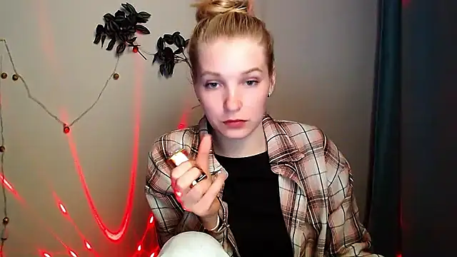 Snapshot of Queen_ofLove chatting on 05-02-26, 05:29 Queen ofLove online show from 05-02-26, 05:29