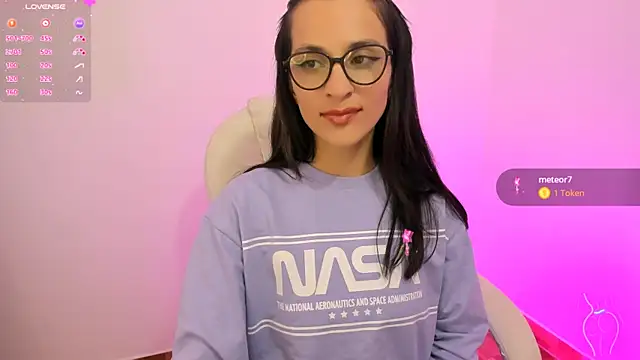 Snapshot of mariaan_m_ chatting on 12-21-24, 07:27 mariaan m online show from 12-21-24, 07:27