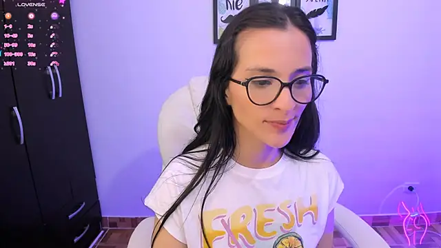 Snapshot of mariaan_m_ chatting on 01-04-25, 11:27 mariaan m online show from 01-04-25, 11:27