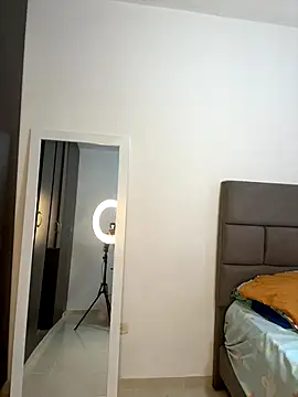 Snapshot of sophiee_evanss_ chatting on 11-19-25, 01:11 sophiee evanss online show from 11-19-25, 01:11