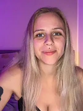 lunawolf21 online show from 10-21-25, 06:52