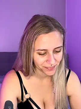 lunawolf21 online show from 11-05-25, 07:30