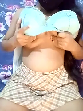 Snapshot of Thinaya chatting on 02-19-25, 07:48 Thinaya online show from 02-19-25, 07:48