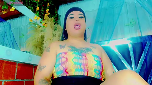 Snapshot of nauthyvalentina chatting on 05-17-26, 06:04 nauthyvalentina online show from 05-17-26, 06:04