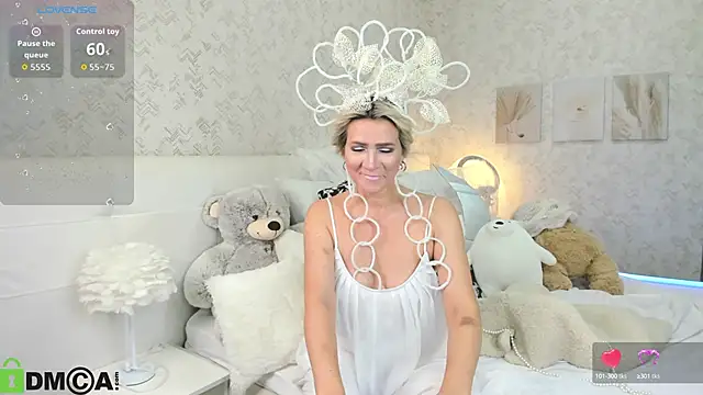 Snapshot of Luna__Lewis chatting on 10-13-25, 08:36 Luna Lewis online show from 10-13-25, 08:36
