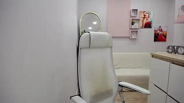 Milla Cutie18 online show from 04-23-26, 04:46
