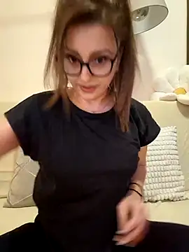 Snapshot of Eelleen chatting on 02-09-26, 02:21 Eelleen online show from 02-09-26, 02:21