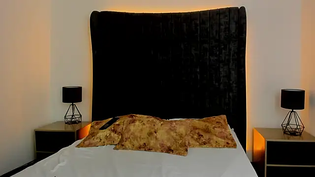 Snapshot of NataGarcia chatting on 10-08-25, 04:37 NataGarcia online show from 10-08-25, 04:37