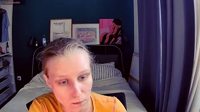 Snapshot of KatiKate chatting on 06-14-26, 02:52 KatiKate online show from 06-14-26, 02:52