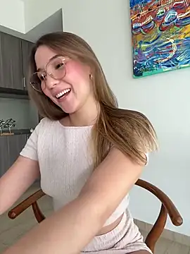 Snapshot of SophieRaily_ chatting on 03-11-25, 09:59 SophieRaily online show from 03-11-25, 09:59