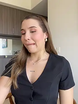 Snapshot of SophieRaily_ chatting on 03-18-25, 08:59 SophieRaily online show from 03-18-25, 08:59