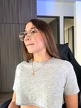 Snapshot of SophieRaily_ chatting on 09-11-25, 07:03 SophieRaily online show from 09-11-25, 07:03