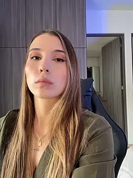 Snapshot of SophieRaily_ chatting on 09-12-25, 09:04 SophieRaily online show from 09-12-25, 09:04