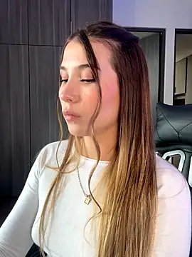 Snapshot of SophieRaily_ chatting on 09-16-25, 07:04 SophieRaily online show from 09-16-25, 07:04