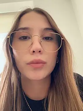 Snapshot of SophieRaily_ chatting on 09-17-25, 07:04 SophieRaily online show from 09-17-25, 07:04