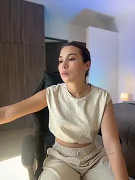 Snapshot of SophieRaily_ chatting on 11-05-25, 04:40 SophieRaily online show from 11-05-25, 04:40