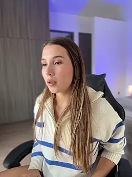 Snapshot of SophieRaily_ chatting on 11-10-25, 06:07 SophieRaily online show from 11-10-25, 06:07