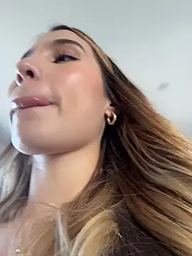 Snapshot of SophieRaily_ chatting on 01-06-26, 08:45 SophieRaily online show from 01-06-26, 08:45