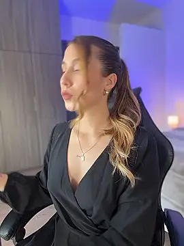 Snapshot of SophieRaily_ chatting on 01-09-26, 08:43 SophieRaily online show from 01-09-26, 08:43