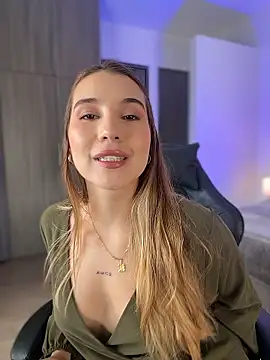 Snapshot of SophieRaily_ chatting on 01-12-26, 08:58 SophieRaily online show from 01-12-26, 08:58