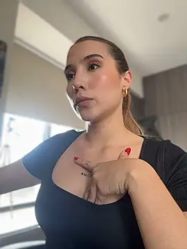 Snapshot of SophieRaily_ chatting on 01-14-26, 08:58 SophieRaily online show from 01-14-26, 08:58