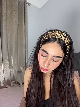Snapshot of Meryem_Queen chatting on 04-26-26, 08:39 Meryem Queen online show from 04-26-26, 08:39