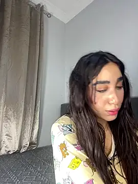 Snapshot of Meryem_Queen chatting on 04-28-26, 01:04 Meryem Queen online show from 04-28-26, 01:04