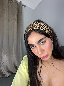 Snapshot of Meryem_Queen chatting on 05-20-26, 01:56 Meryem Queen online show from 05-20-26, 01:56