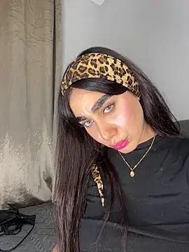 Snapshot of Meryem_Queen chatting on 05-21-26, 01:23 Meryem Queen online show from 05-21-26, 01:23