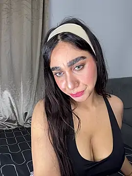 Snapshot of Meryem_Queen chatting on 05-27-26, 02:52 Meryem Queen online show from 05-27-26, 02:52