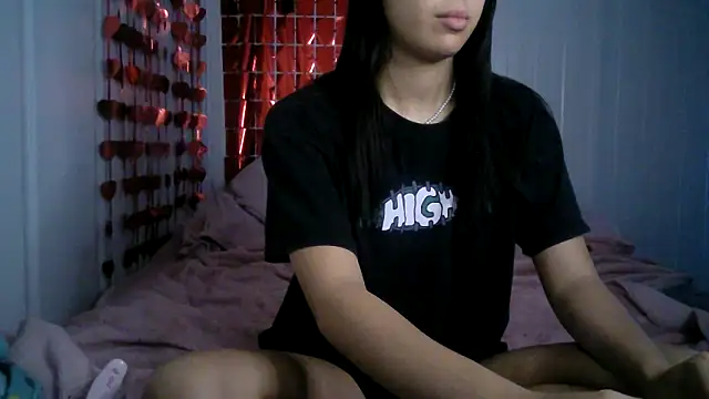 Snapshot of isabella048 chatting on 10-11-25, 05:00 isabella048 online show from 10-11-25, 05:00