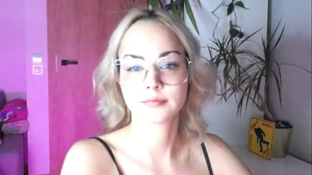 Snapshot of ROSIEx_sweet chatting on 01-14-26, 08:42 ROSIEx sweet online show from 01-14-26, 08:42