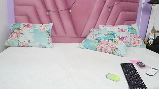 hornybarelylegalgirl online show from 06-27-26, 12:22