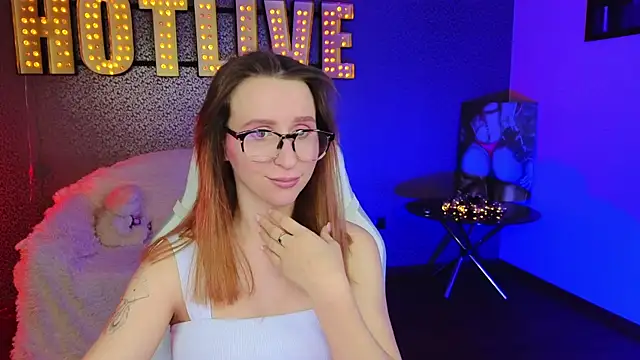 Snapshot of AliceBYKiss chatting on 12-13-24, 04:05 AliceBYKiss online show from 12-13-24, 04:05