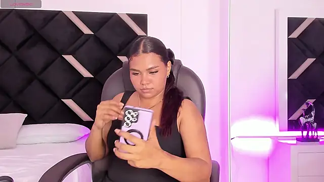Snapshot of Carolina_Evanss chatting on 05-02-26, 03:55 Carolina Evanss online show from 05-02-26, 03:55