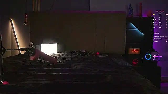 samuel boy tatoo online show from 11-29-25, 05:32