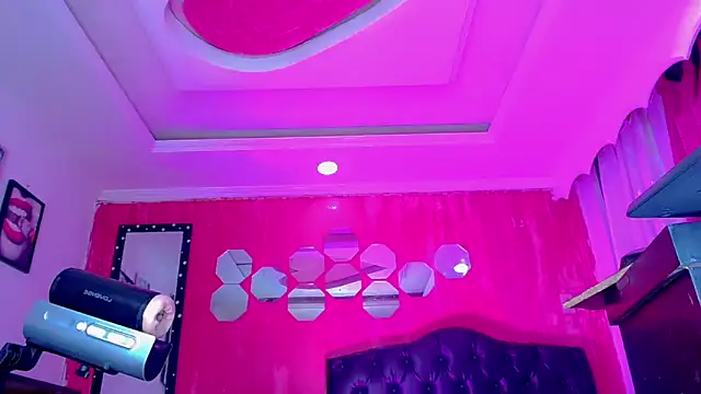 TiffanyMackensyy online show from 04-12-26, 01:32