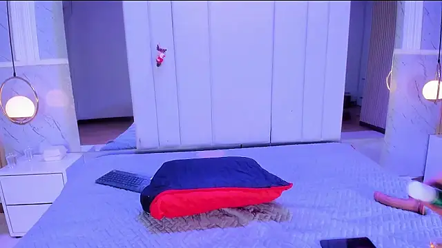 Parismorelli1 online show from 12-22-25, 07:27