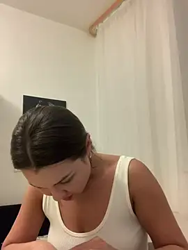 Snapshot of MiraMiss chatting on 04-23-26, 04:53 MiraMiss online show from 04-23-26, 04:53