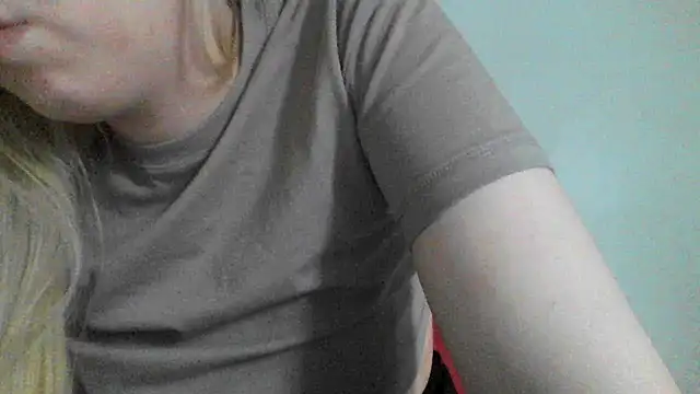 Snapshot of bunnyamy chatting on 01-17-25, 12:42 bunnyamy online show from 01-17-25, 12:42