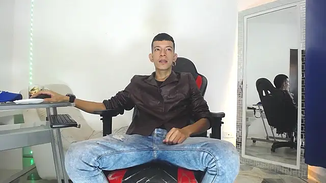 Favel Gomez7 online show from 12-26-24, 12:49