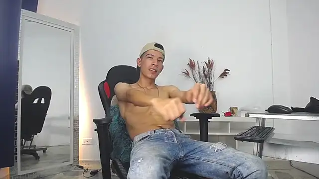 Favel Gomez7 online show from 01-18-25, 04:26