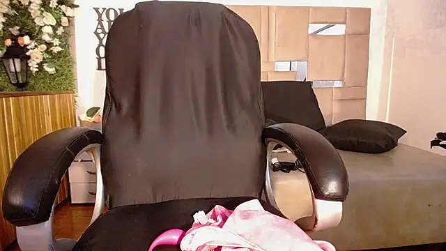 Queenjenn   online show from 12-31-24, 05:07