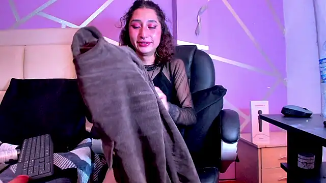 Queenjenn   online show from 01-30-25, 12:29