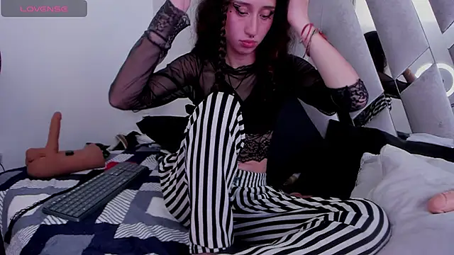 Queenjenn   online show from 03-12-25, 09:24