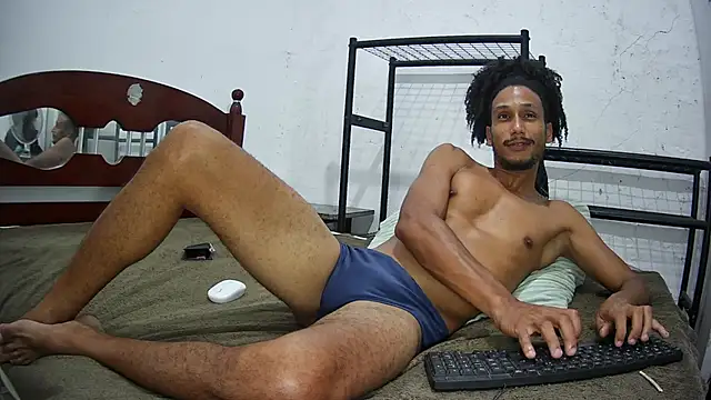 Snapshot of SkinnyLatinMan chatting on 10-03-25, 12:40 SkinnyLatinMan online show from 10-03-25, 12:40